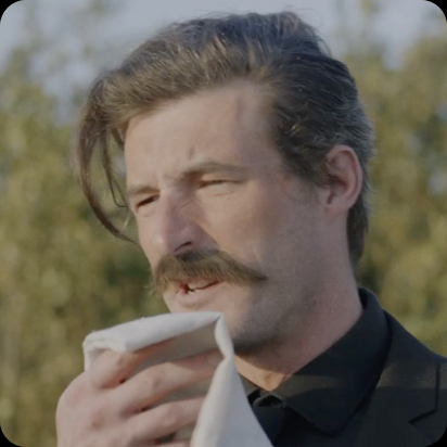 Alastair Statham als Holmes