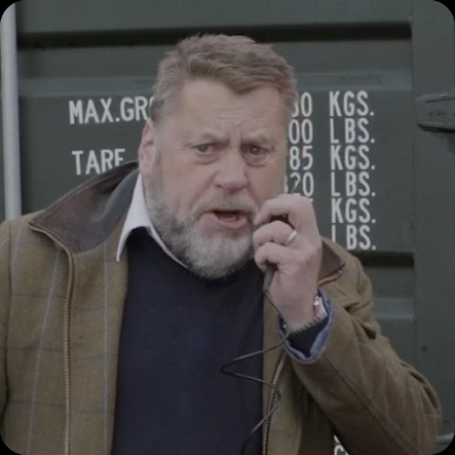 Keith Hewitt als Montgomery