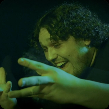 Joel McDade als Stevie